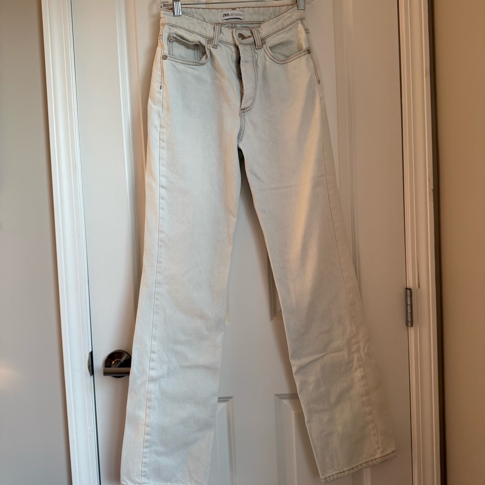 Zara Light Wash (almost white) Women's Jeans, Straight Fit, Size 2, 34 (Eur)